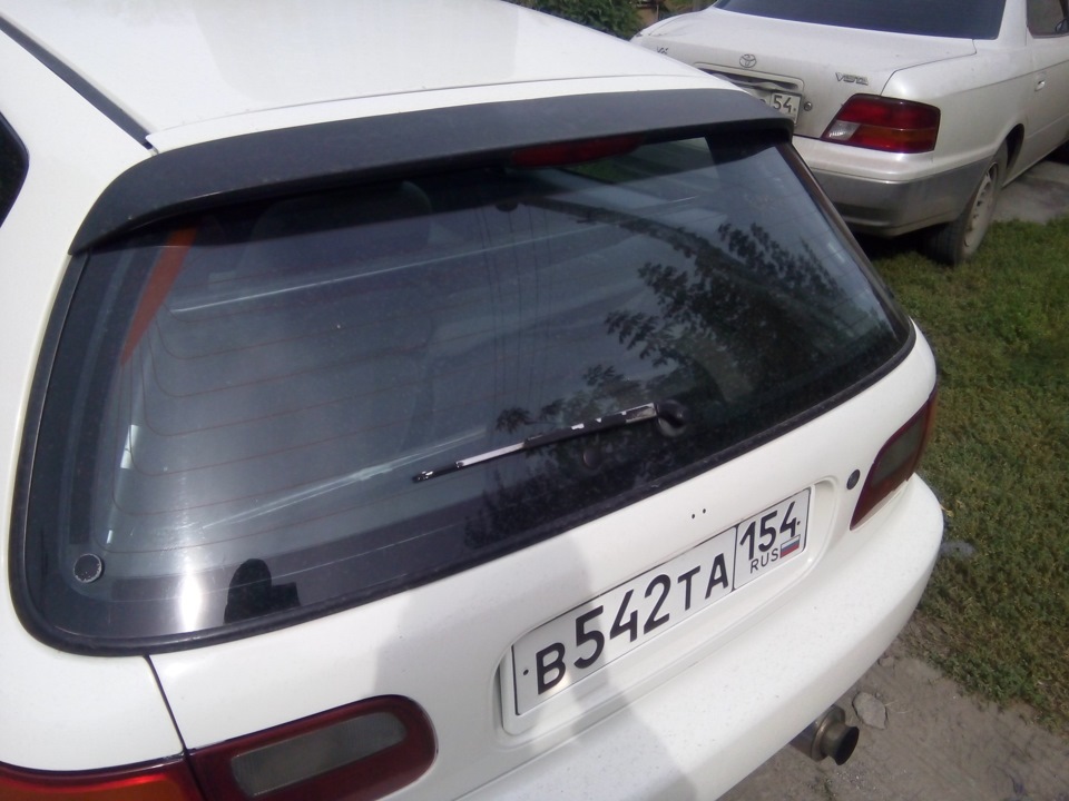 Спойлер раз — Honda Civic Hatchback (5G)