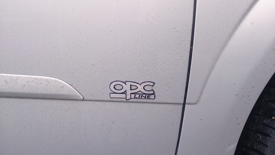 ну и доклеил оставшиеся шильдики на двери — Opel Astra H
