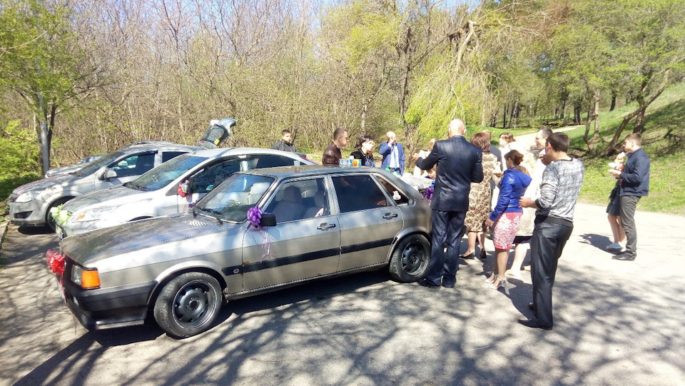 Работаем столиком на гуляниях на свадьбе — Audi 80 (B2)