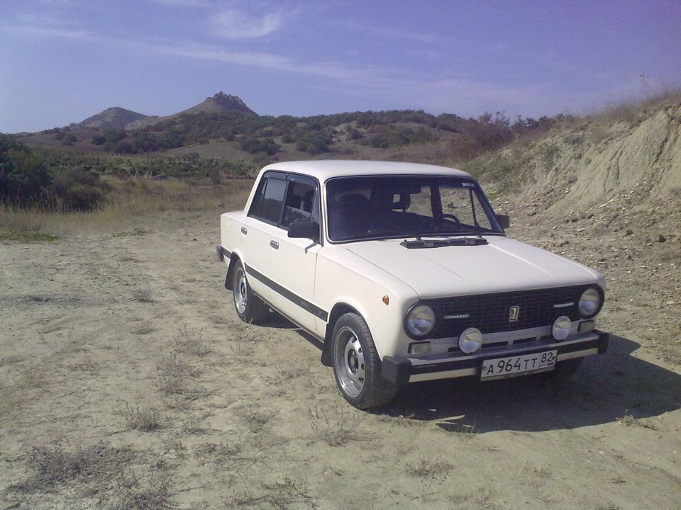 Photo from the logbook Lada 2101. Found on photo: CA964