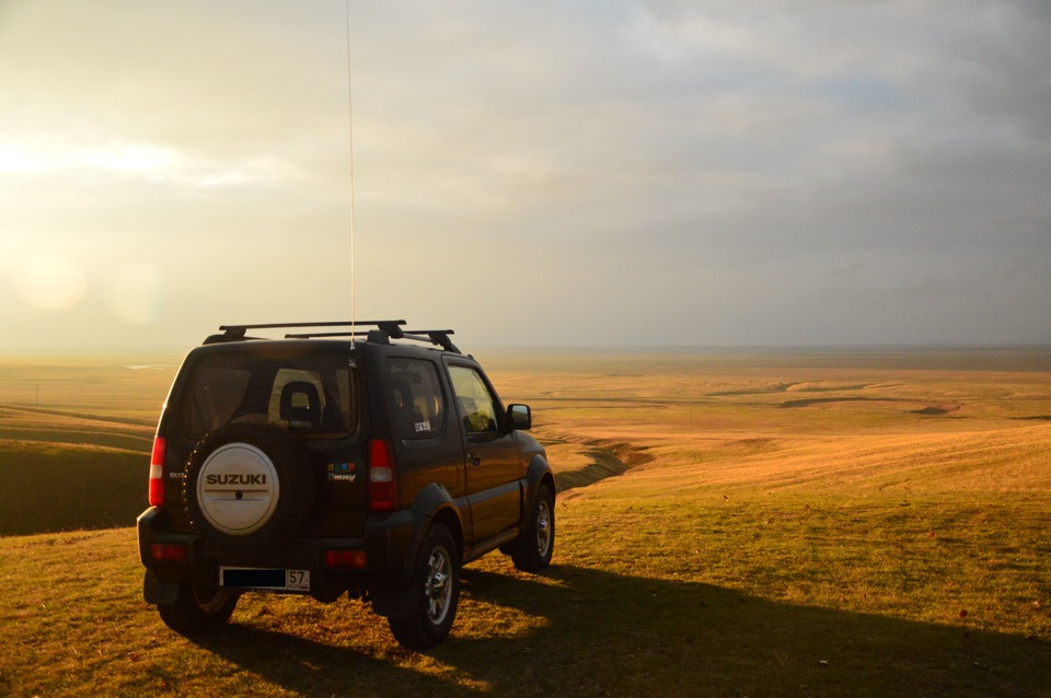 Джимни на краю обрыва — Suzuki Jimny (1G)