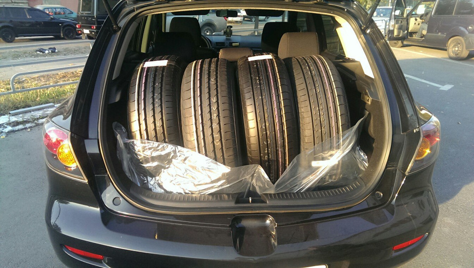 Yokohama advan sport v105 — Mazda 3 (1G) BK. Запчасти на фото: Yokohama Advan Sport V105