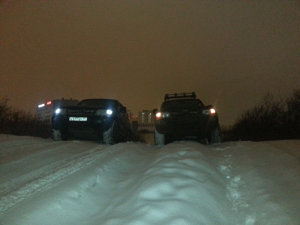 Слева Андрюха, справа я :) — Mitsubishi Pajero (3G)
