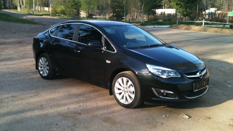 Opel Astra черный красавец