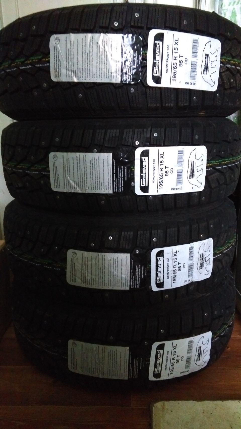 Photo from the logbook Renault Logan (2G). Found on photo: Gislaved Nord Frost, Gislaved Nord Frost 100 195/65R15