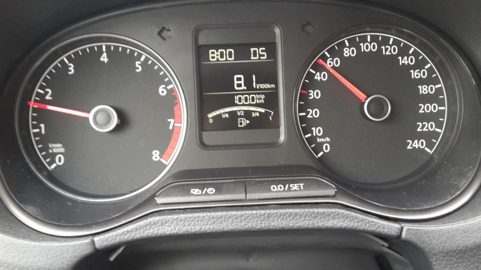 вы только посмотрите на кол-во топлива! скромность аппетита также радует) — Volkswagen Polo Sedan