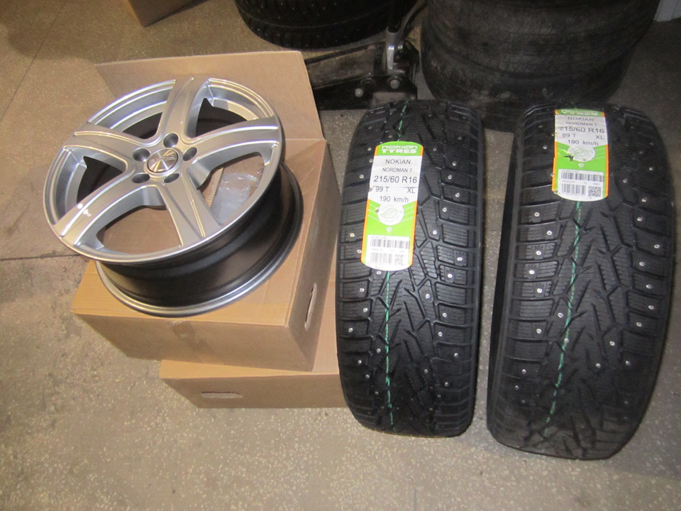 2017-… г. Nokian Nordman 7 215/60R16 (зим.) и новые диски Скад-Сакура — Subaru Outback (BP). Запчасти на фото: Nokian Tyres Nordman 7 215/60R16, 215160