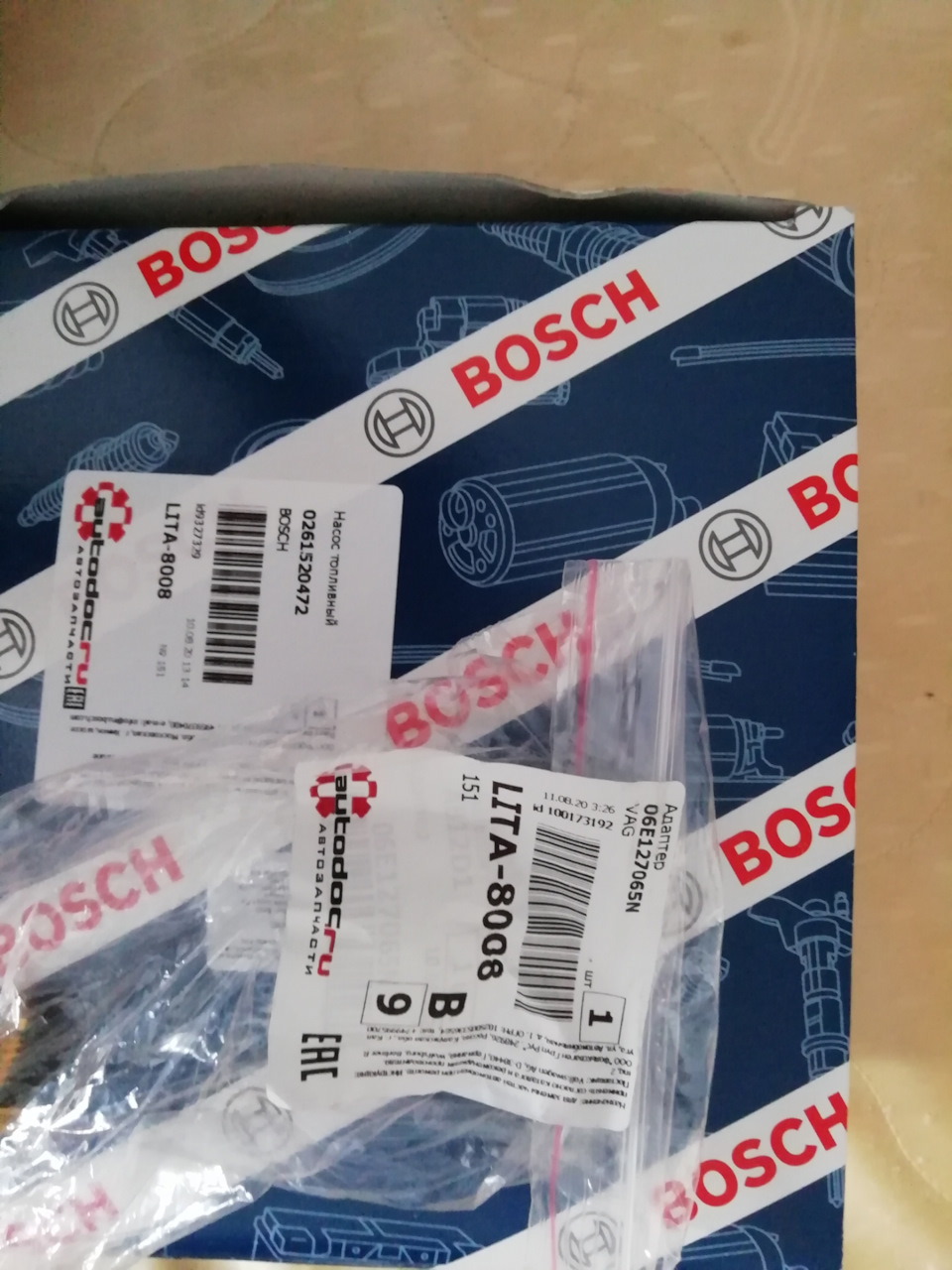 Бош — Volkswagen Passat B6. Запчасти на фото: 06E127065N, 0261520472