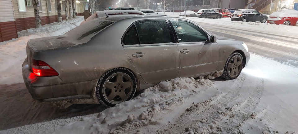 Фото в бортжурнале Lexus LS (UCF30)