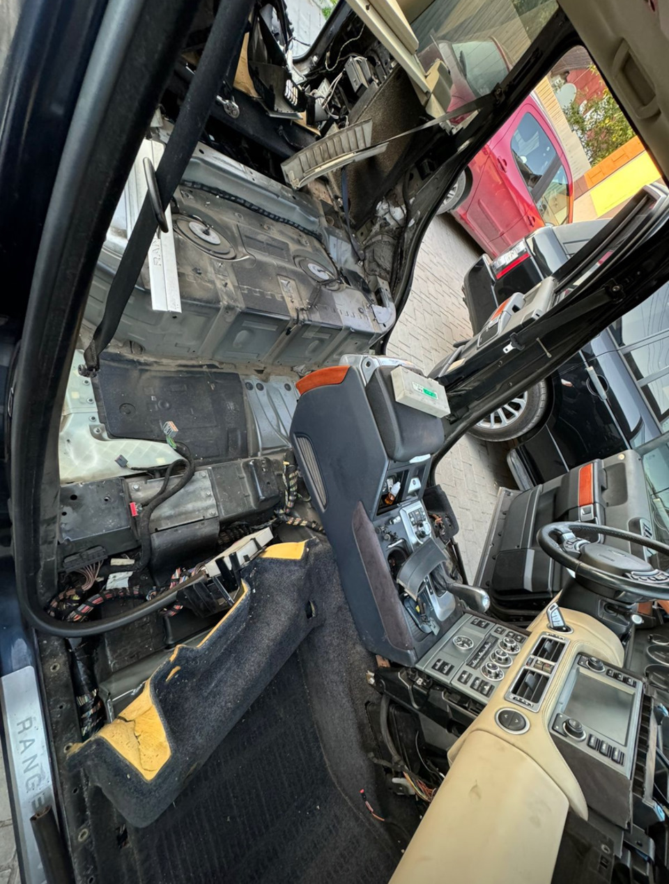 Фото в бортжурнале Land Rover Range Rover (3G)