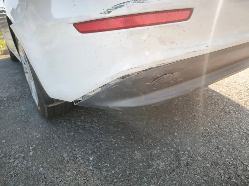 накладка поломана — KIA Rio (3G)
