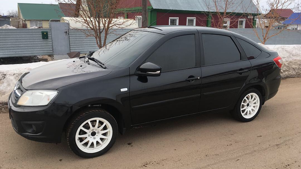 Lada Гранта Лифтбек Чёрная пантера