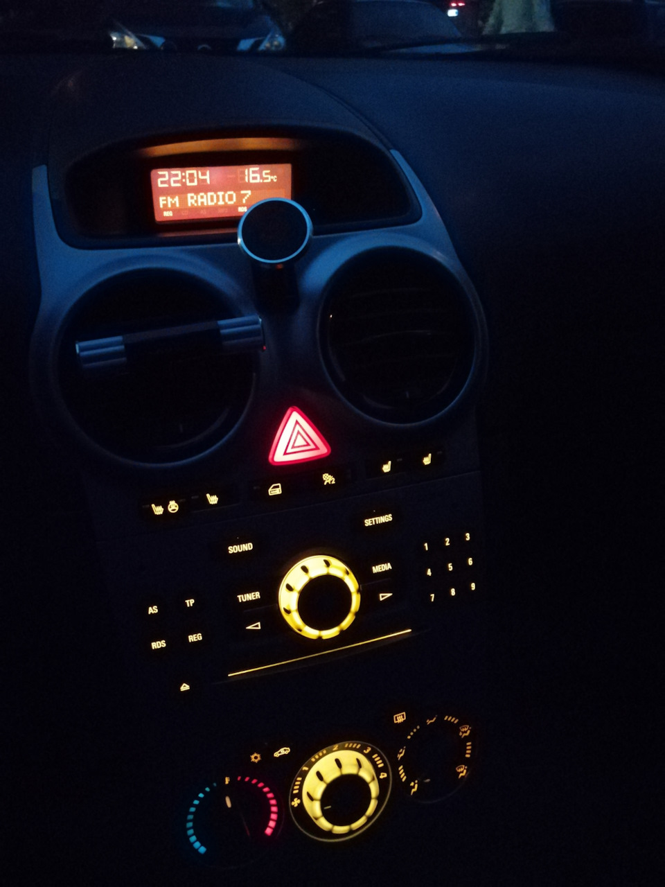 Не греемся — Opel Corsa D