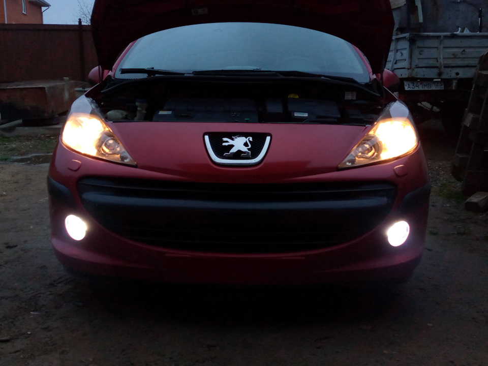 Всё в сборе с новыми ПТФ. — Peugeot 207