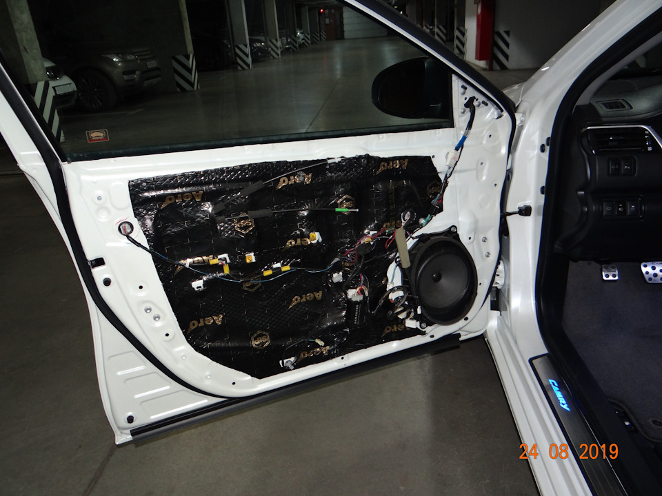 12. Раздетая дверь — Toyota Camry (XV50)