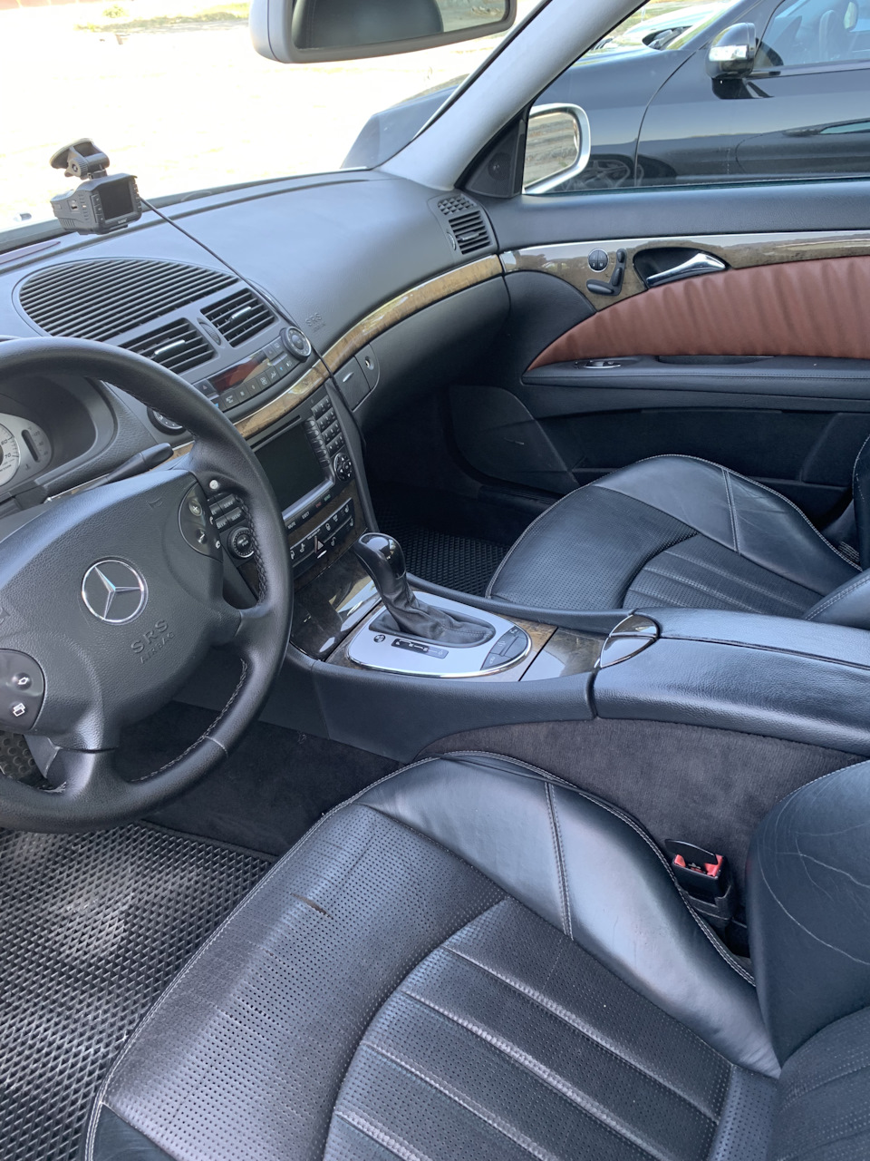 Фото в бортжурнале Mercedes-Benz E-Class (W211)