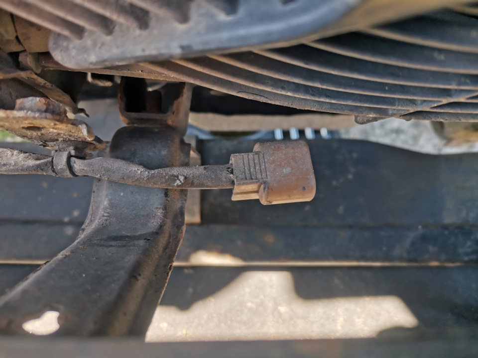 Находим эту фишку под бампером — Mitsubishi Montero Sport (1G)