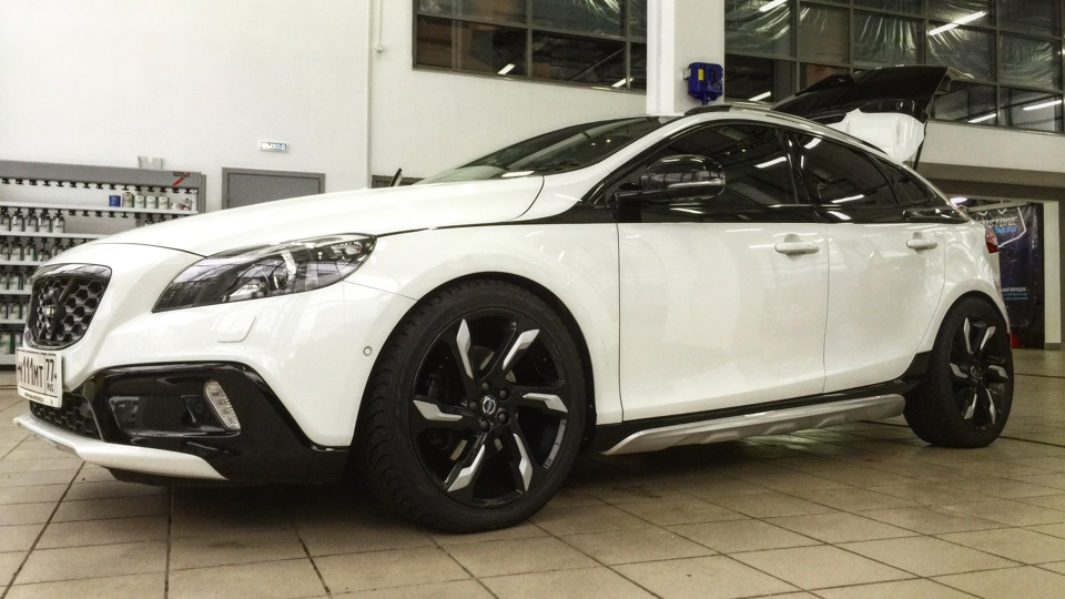 Volvo V40 Cross Country Dropped Cross