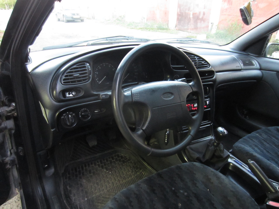 Фото в бортжурнале Ford Mondeo I