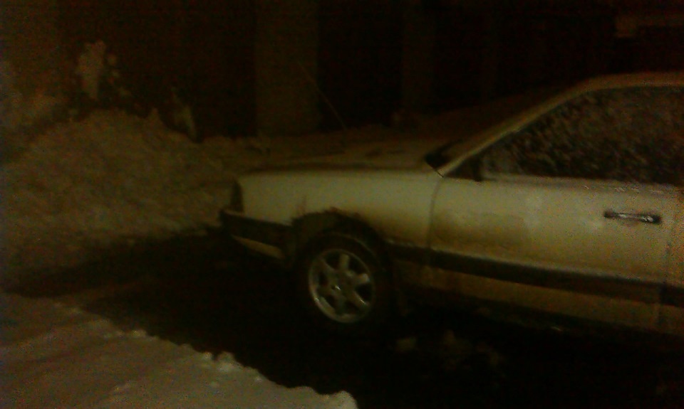 Снегу за сутки 25-30 см навалило — Audi 100 (C3)