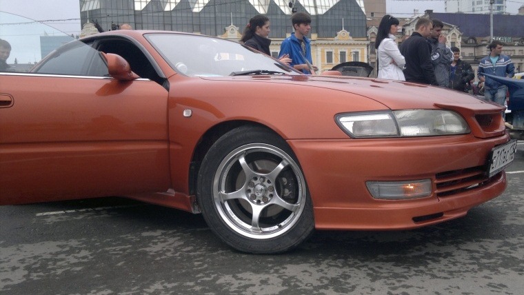 Toyota Carina ED Electro orange