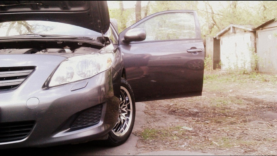 Toyota Corolla Мокрый асфальт