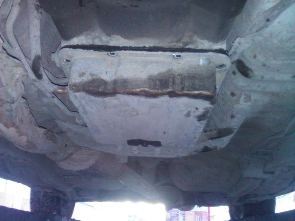 Сливаем масло, откручиваем поддон — Toyota Cresta (80)