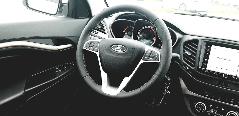 Блок управления стеклоподъемниками и регулировкой зеркал удобен. — Lada Vesta (1G)