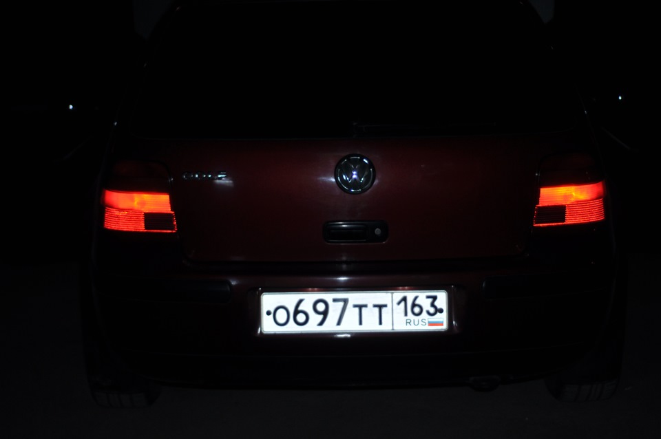 в общем номер хорошо читается при их свете. — Volkswagen Golf Mk4