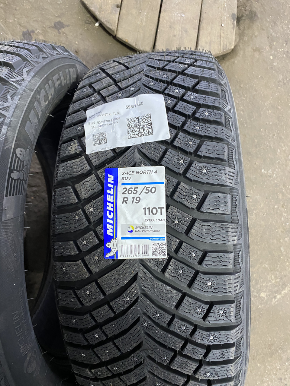 Фото в бортжурнале BMW X5 (G05). Запчасти на фото: Michelin X-Ice North 4 SUV 265/50R19