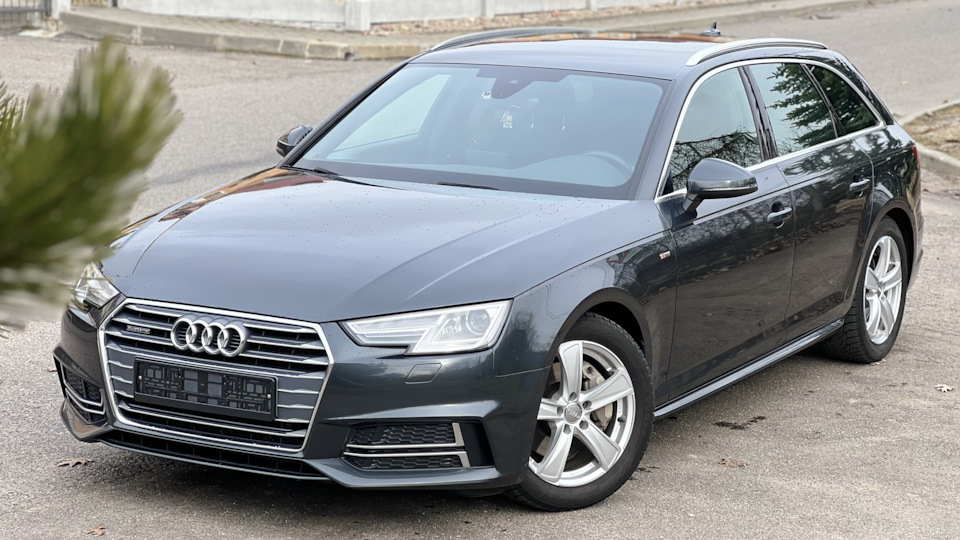 Audi A4 Avant Quattro plane