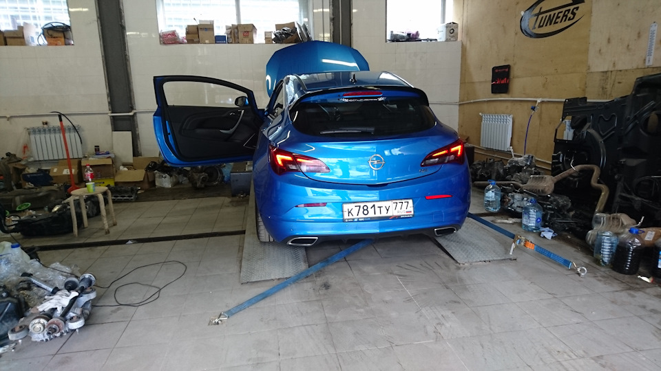Астра закреплена, волнение нарастает. — Opel Astra J OPC