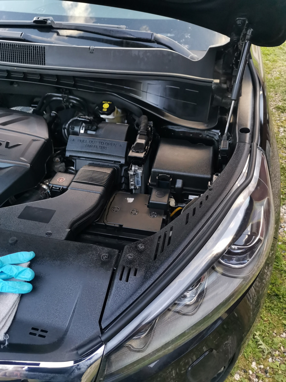 А вот и средство контрацепции подкапотки…резиночка😉 — KIA Sorento (3G)