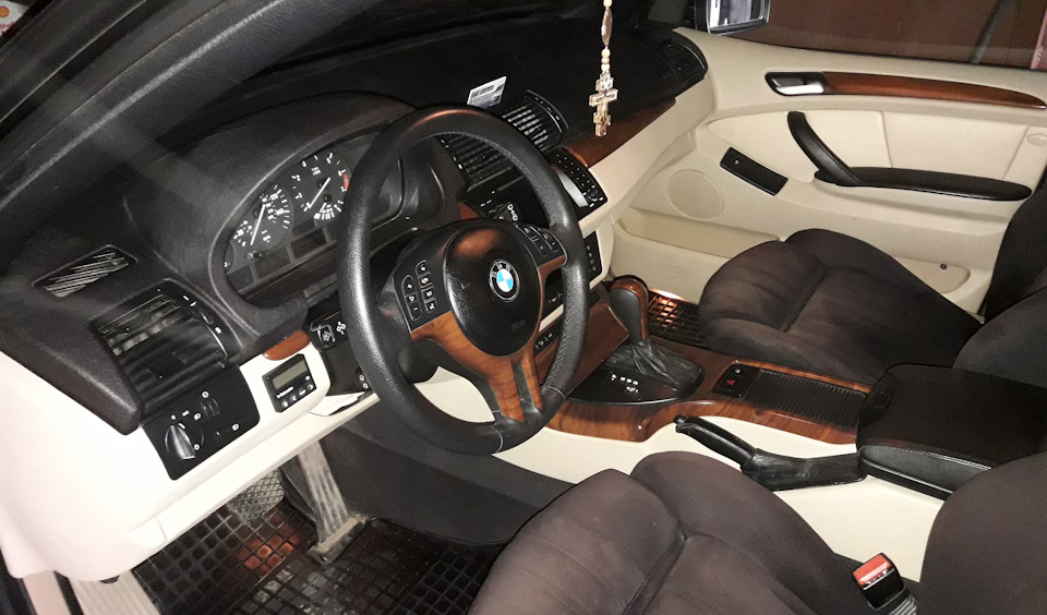 Салонный пластик тоже подвергся обработке — BMW X5 (E53)