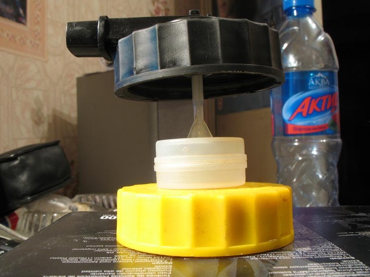 Крышка с коротким поплавком (фото с AZLK-Team) — Москвич Святогор