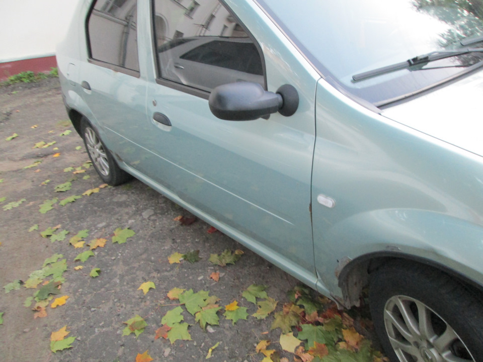 Вид сбоку — Renault Logan (1G)