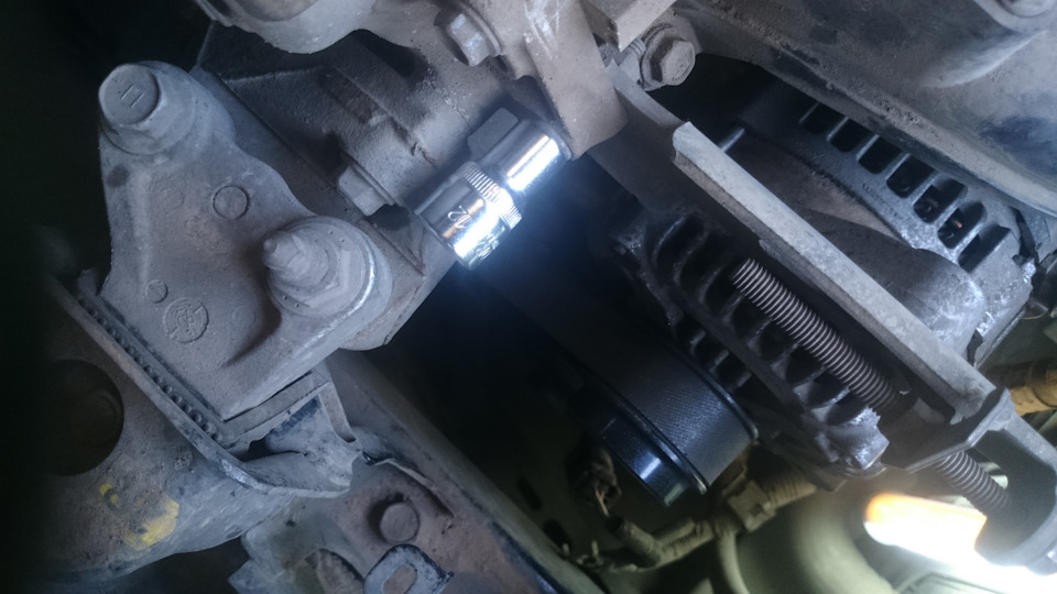 болт планки натяжителя — Toyota Auris (1G)