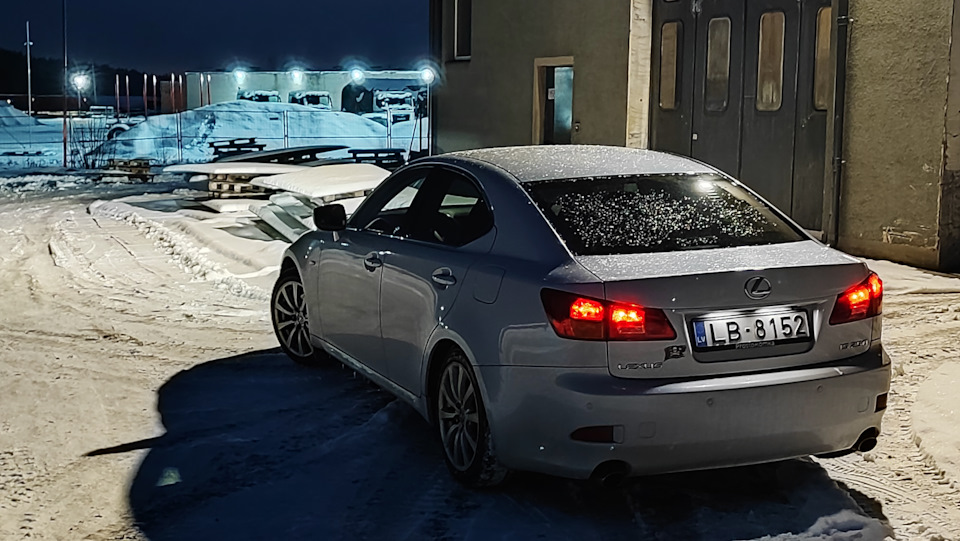 Фото в бортжурнале Lexus IS II. Запчасти на фото: B8152