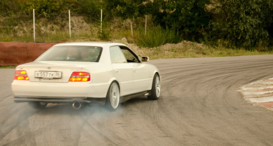 Фото в бортжурнале Toyota Chaser (100)