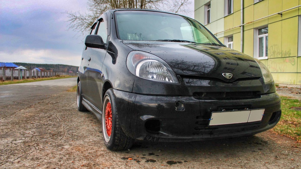 Toyota Funcargo Черныш