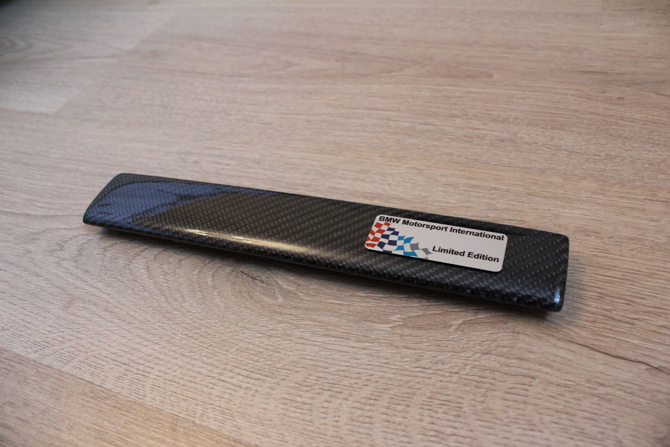 Карбоновая накладка + Эмблема BMW Motorsport — BMW 3 series Coupe (E36)