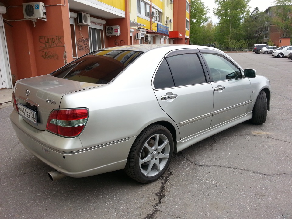 С порогами — Toyota Brevis