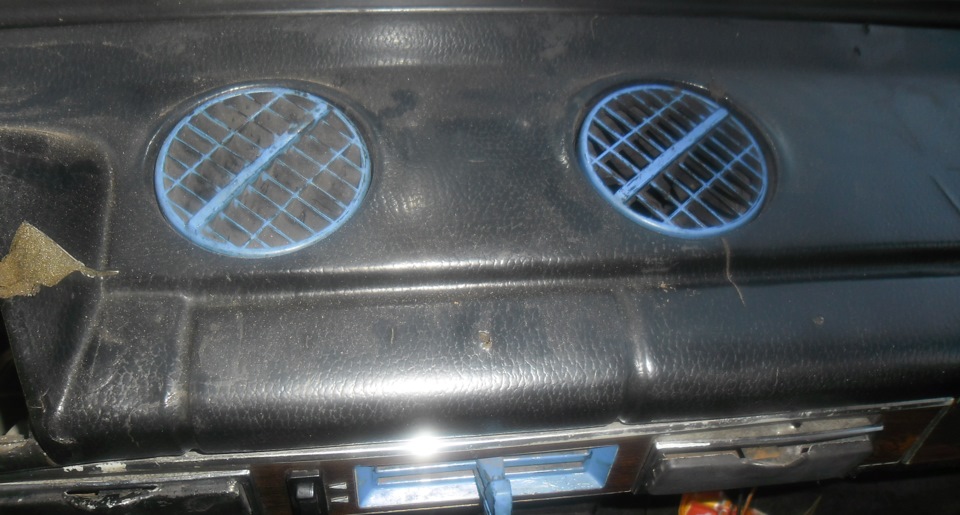 2 — Lada 21013