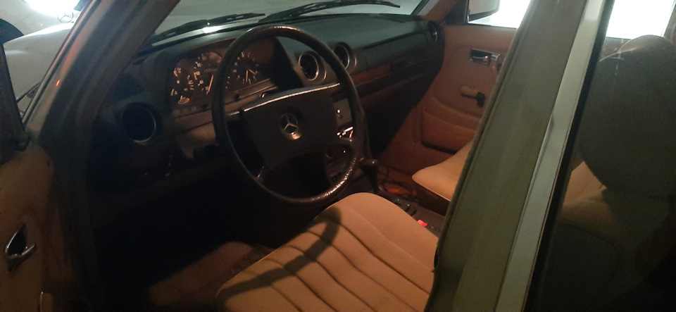 Фото в бортжурнале Mercedes-Benz W123