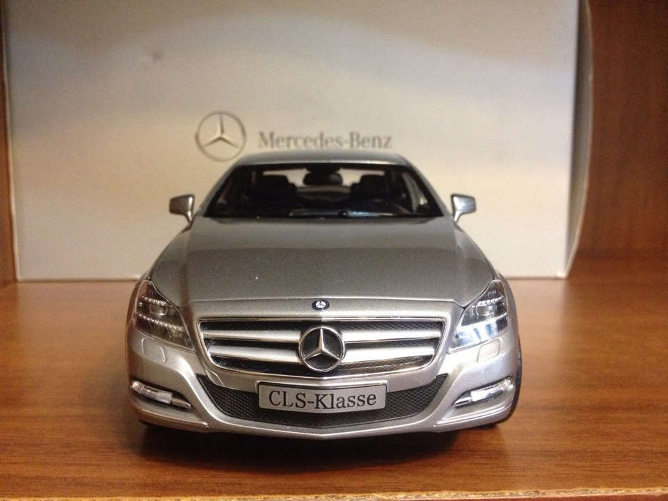 Mercedes-Benz Cls350 w218 1/18 от Norev (дилерская) из Германии