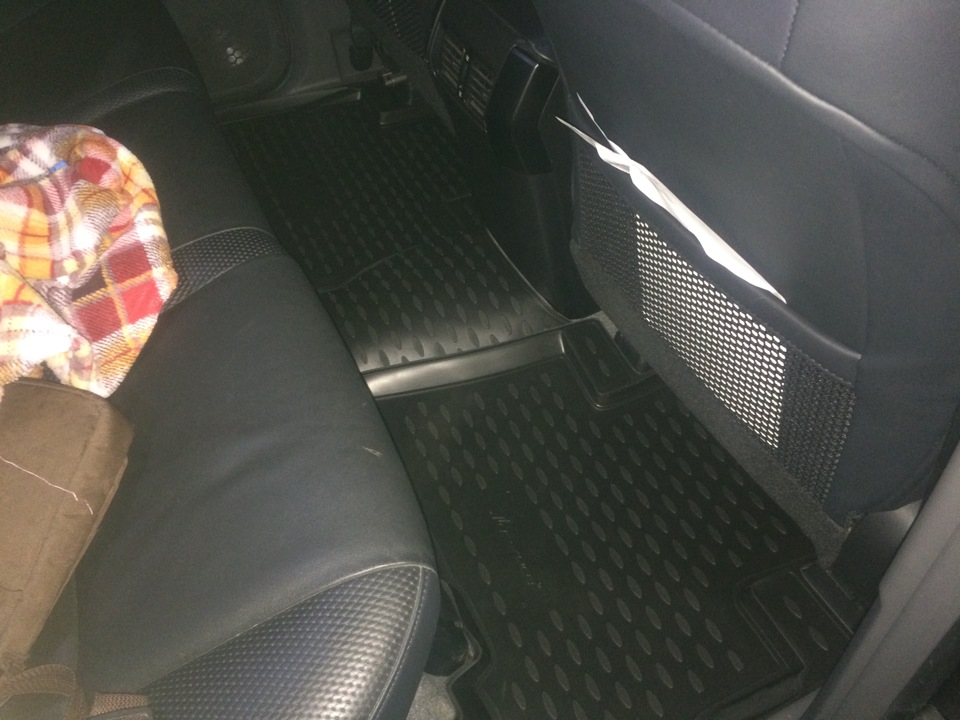 Задний ряд — Toyota Land Cruiser Prado 150-series