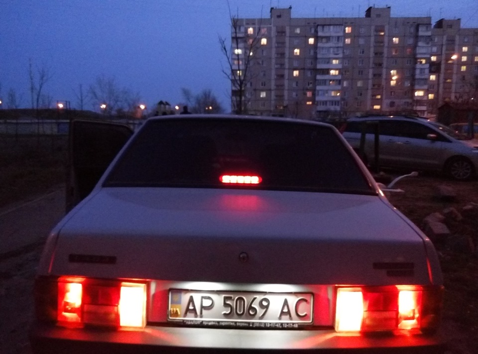 Надо ещё больше светодиодов!))) — Lada 21099. Запчасти на фото: APS069