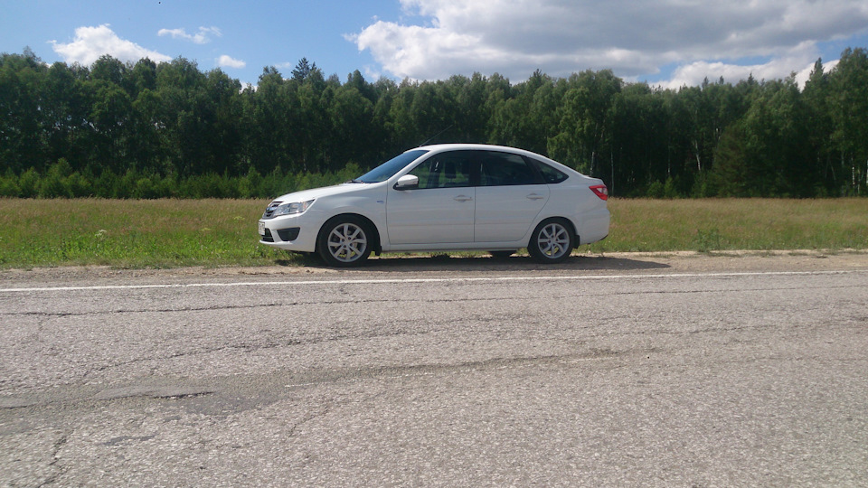 Lada Гранта Лифтбек White Panda