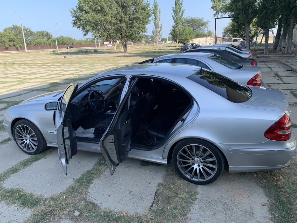 Фото в бортжурнале Mercedes-Benz E-Class (W211)