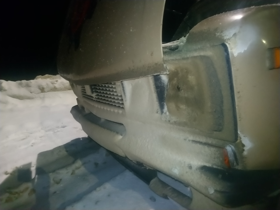 Сантиметров 5 налета. Еле фары отковырял. — Lada 21063